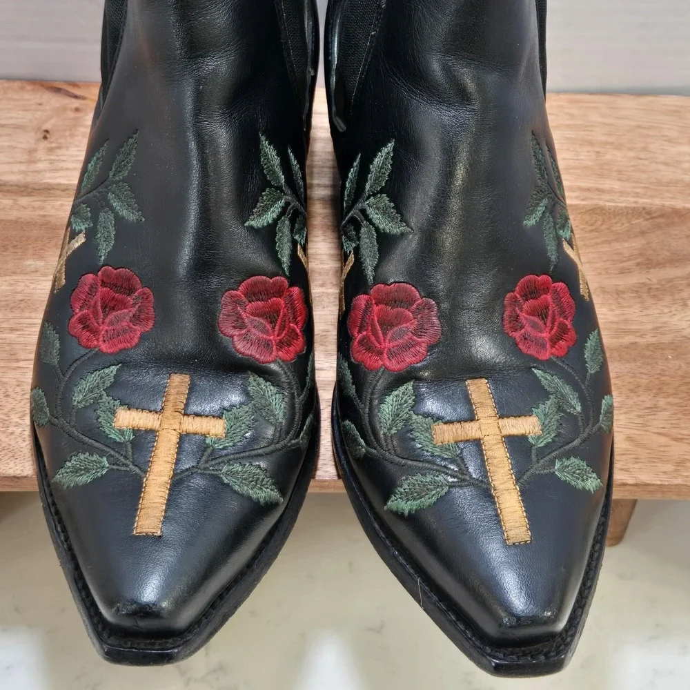 Limited Edition Manuel Western Boots 7.5 Black Embroidered Roses Cross Womens - Picture 2 of 16